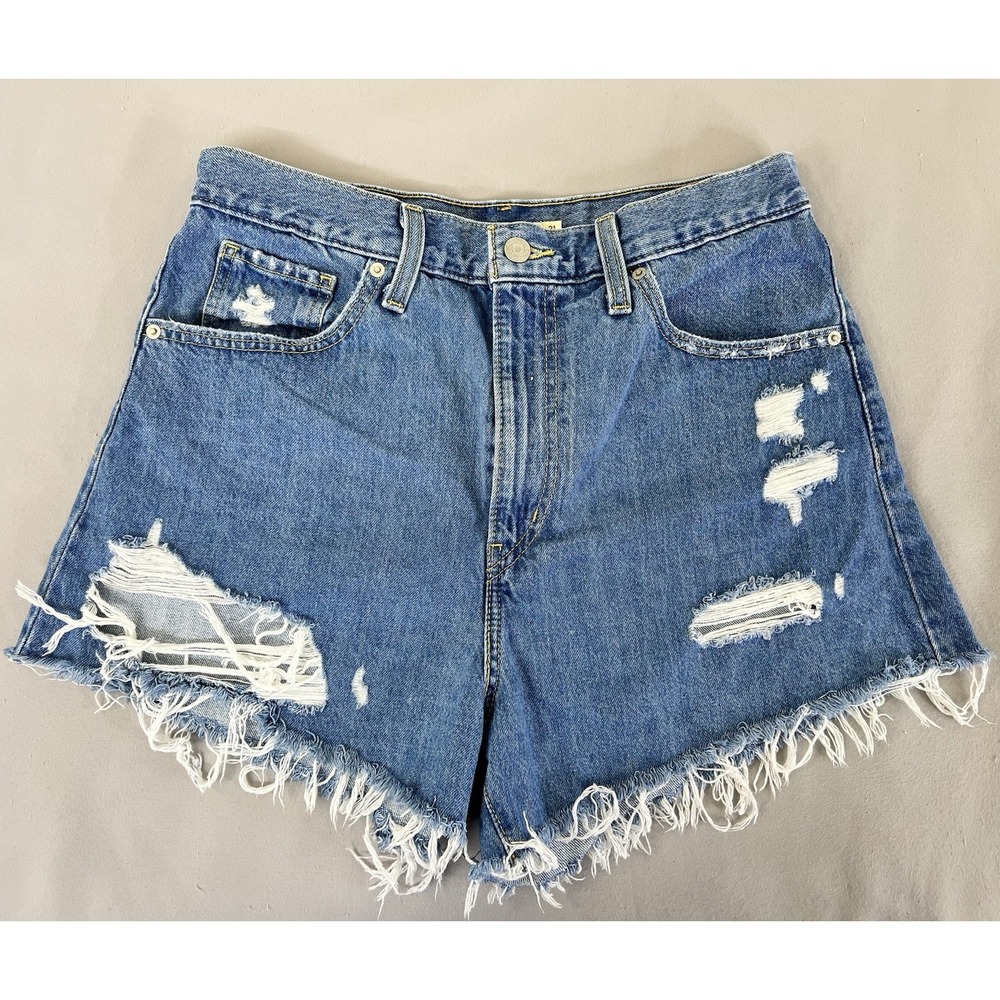 LEVIS High Waisted Mom Jeans Shorts Distressed Sz 31 Women's